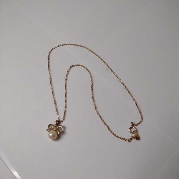 Gold Tone Bow And Faux Pearl Pendant Necklace 18 Inches Long - Picture 2 of 12